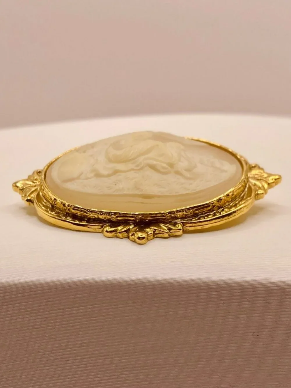 Vintage 1928 Jewelry Co. Gold-Tone Cameo Brooch Mother & Child Design -55B